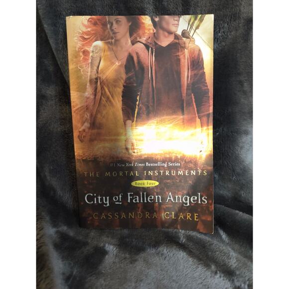 City of fallen Angels By Cassandra Clare (Book 4) The Mortal Instruments) - Picture 1 of 4